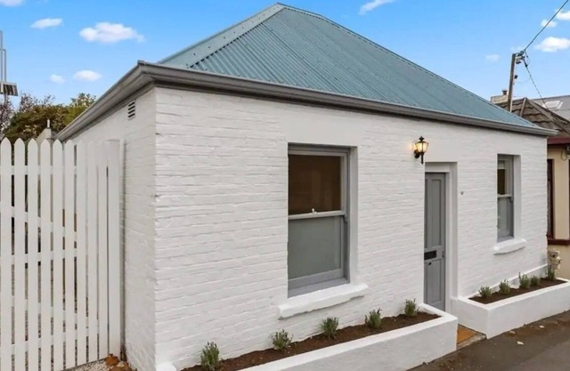 ‘Star Cottage’ historic, cosy and walking distance to CBD/Salamanca