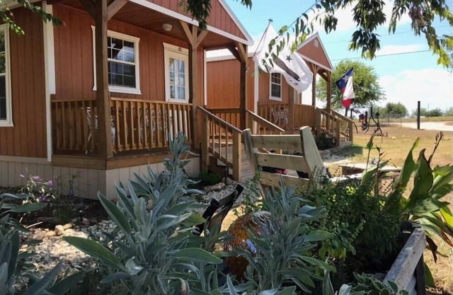 Star Gazing - Bon Fire Cabin in the Peaceful Country at Blue Eagle Retreat