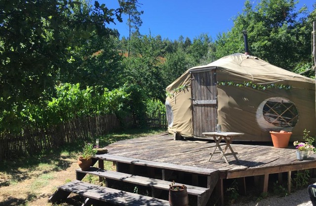 Star Gazing Luxury Yurt with RIVER VIEWS, off grid eco living