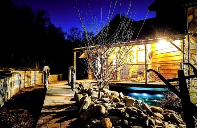 Starfire Cabin Home (Historic Sweetwater Retreat)