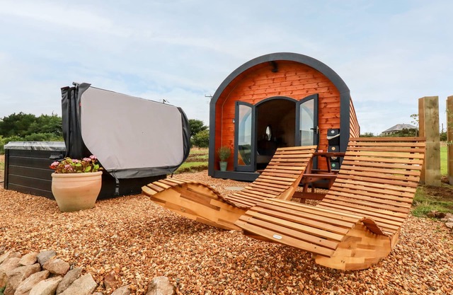 STARGAZE, pet friendly, character holiday cottage in Ponsanooth