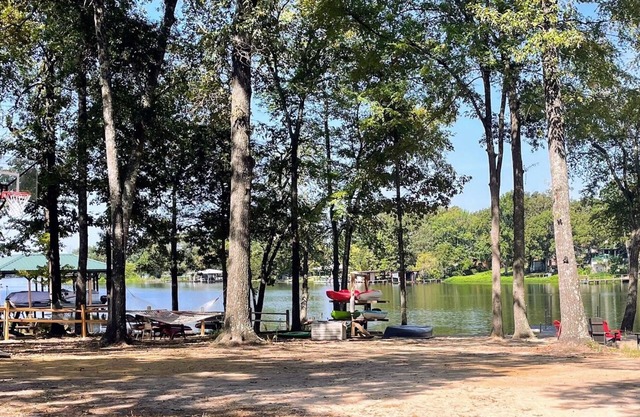 Stargazer Waterfront Luxe Retreat ✨Sand Beach 🎣Awesome Fishing🔥Campfires🛶Kayaks