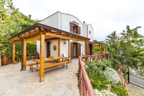 Starhost - La Casella seaview garden terrace and parking