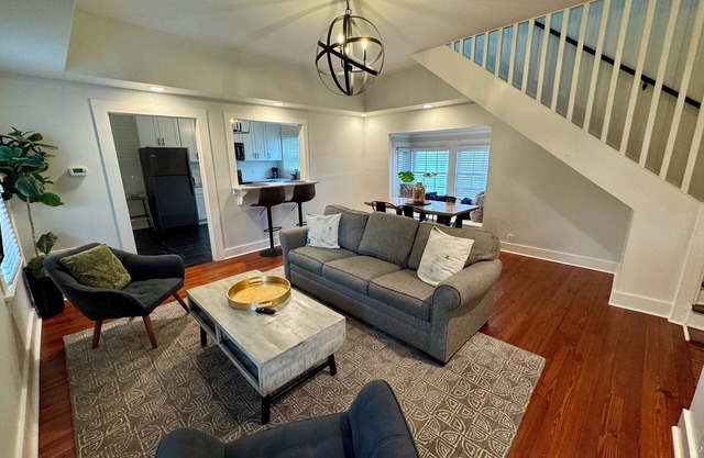 Starland District Cottage - Foodie Getaway!