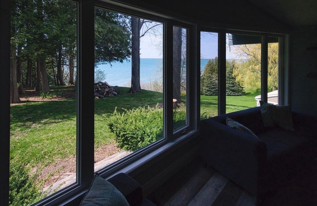 Starlight Lakefront Cottage