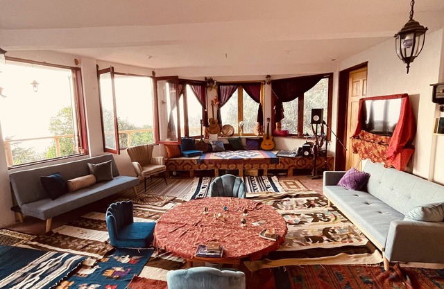 Starship InnerPrize -Villa with lake views! Yoga platform. Rooftop terrace.