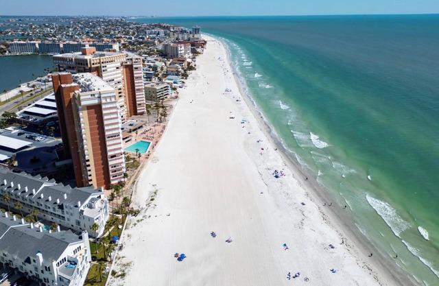 Start vacationing the Florida Lifestyle way, ON THE BEACH!