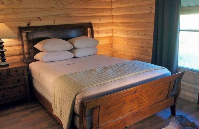 StarView Cowboy Cabin~Private Hot Tub for Two & many optional Ranch activities!