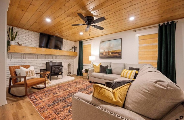 State Park Haven: Sleeps 12- Min's to Marina!