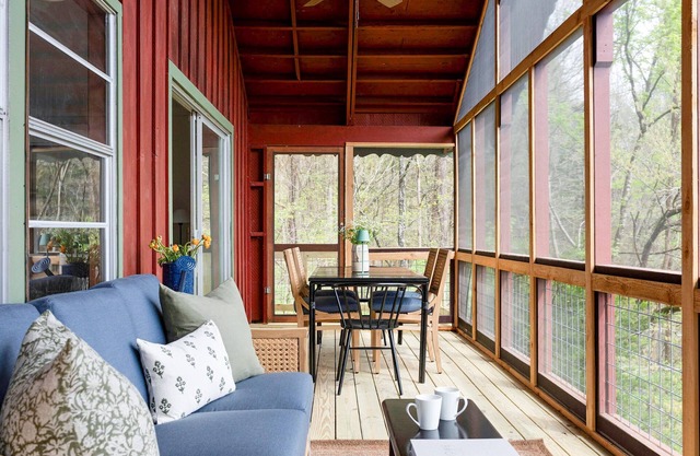 State Parks & Lake Access! Screened Porch, MountainViews, Kayaks, LuxBeds, Games