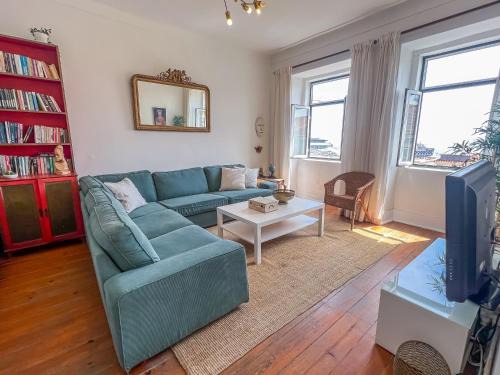 Stay as a Local! Santos Historical 6 Bedroom Apartment IV