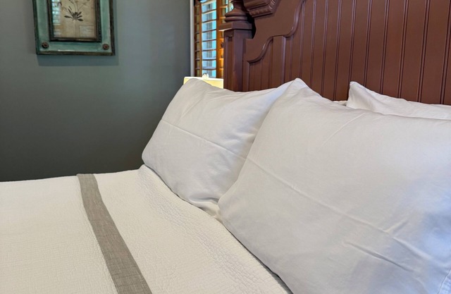 Stay at Frogmore Lodge – Stylish Comfort in a Peaceful Setting