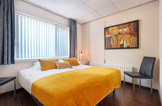 Stay at Hotel-Pension Ouddorp, near sea and beach, just a 3-minute walk from the village center. Comfortable rooms with private bathroom. Ideal for a relaxing getaway or an active beach holiday!