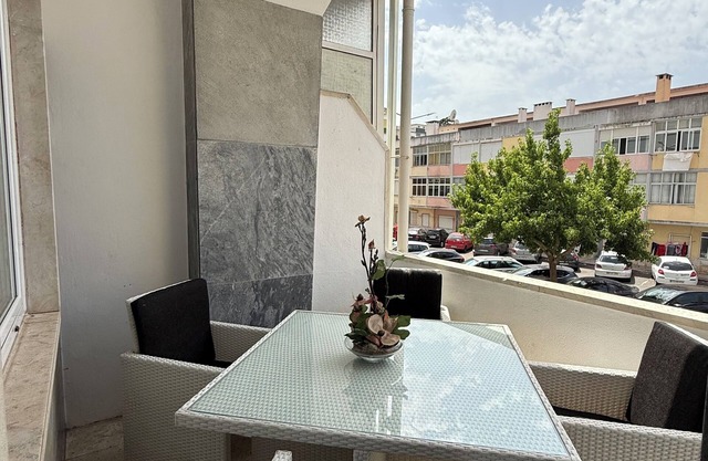 Stay at May's! Modern & Cozy Apartment