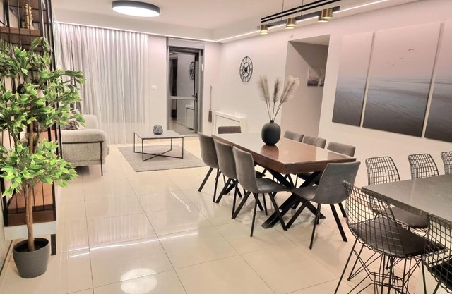 Stay at the highest location in Jerusalem