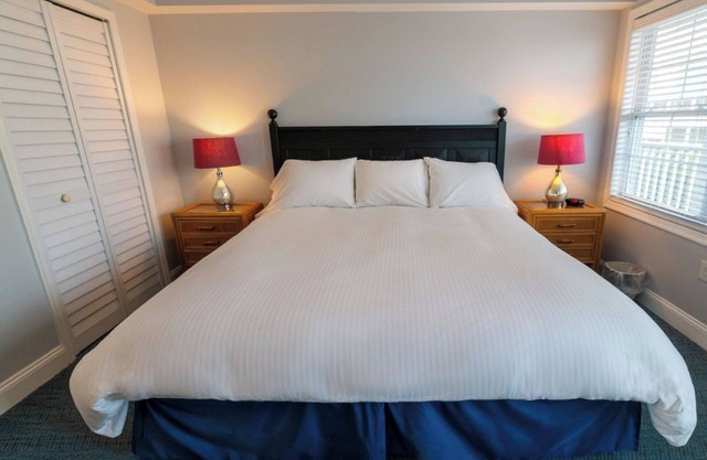 Stay by the Sea | Spacious 2BR w/Private Balcony & Kitchen, Onsite Sauna & Pool