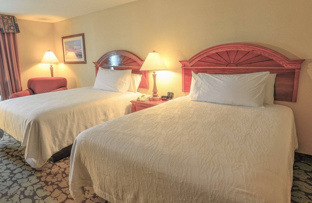 Stay Close to CityCentre with Breakfast, and Outdoor Pool | 4 Pet-Friendly Rooms
