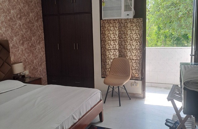 Stay in Posh Central Delhi near City Center ,family friendly,Private .