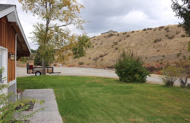Stay in the Middle of the Tadasana Vineyard Estate in Manson, WA.