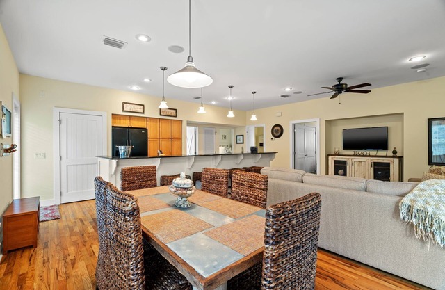 Stay near Alys Beach, enjoy your 3-bedroom cottage