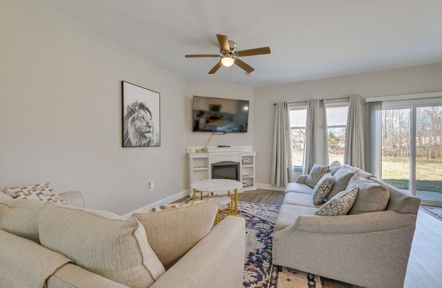 Stay & Play: Spacious Concord Townhome Near Uptown