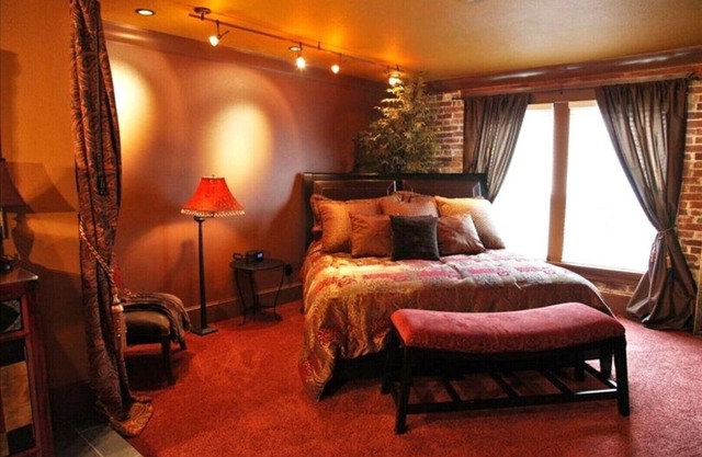 Stay & Play Winery Loft #2 in Historic Downtown Carlton