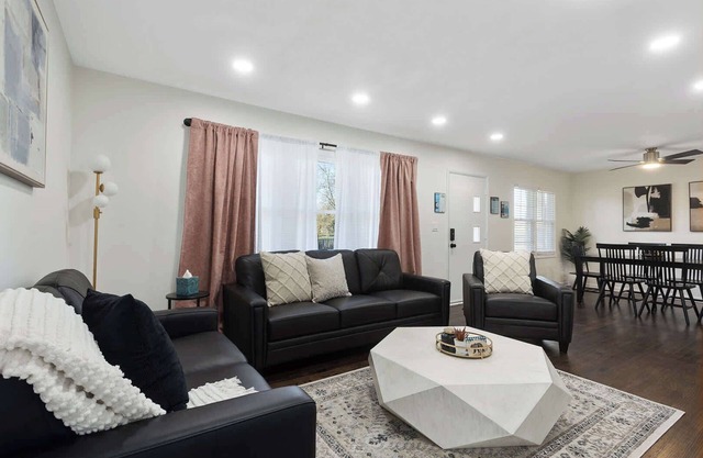 Stay & Relax|4 BR home|Private Parking+Pool Table