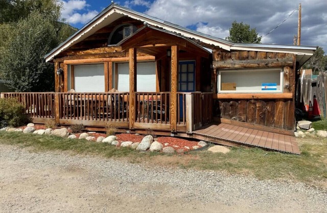 Stay Twin Lakes Cottage