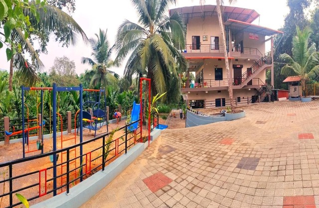 STAYMAKER Roopa Lodge