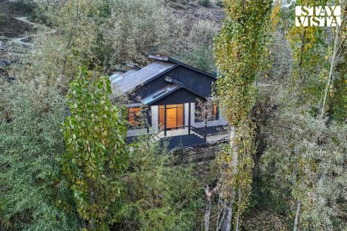 StayVista at Crystal Creek 2BR villa in Gulmarg with Free Breakfast