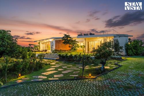 StayVista at Lazy Mango with Bonfire, Bathtub