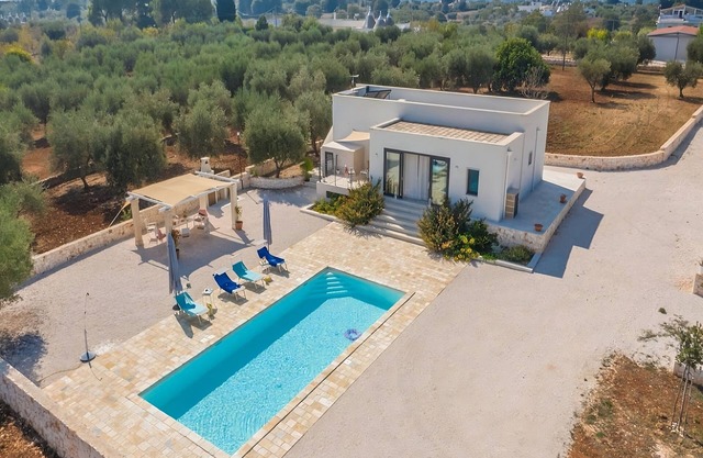 Stefano's Villa - Peaceful Private Villa with pool, BBQ & Gazebo