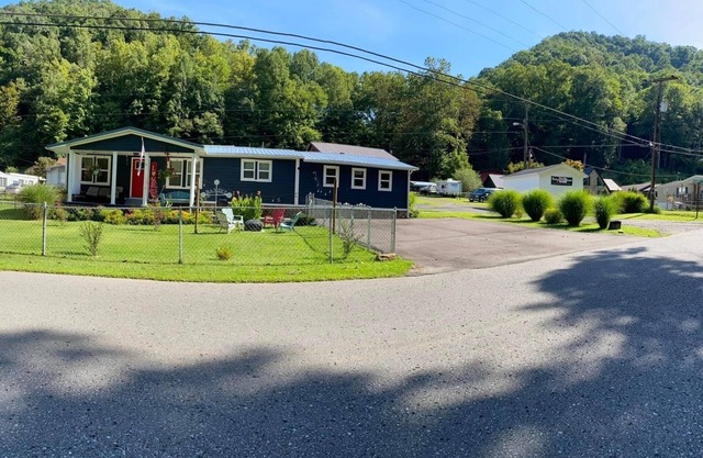 Stephen’sHouse Bandits Houses LLC