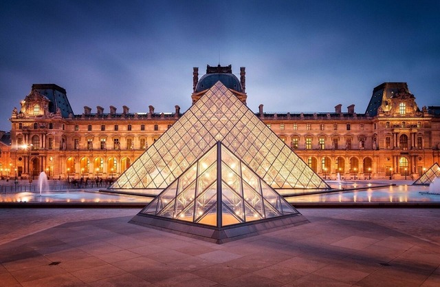 STEPS AWAY FROM THE LOUVRE, GALERIES LAFAYETTE , PALAIS GARNIER –RUE DU SENTIER