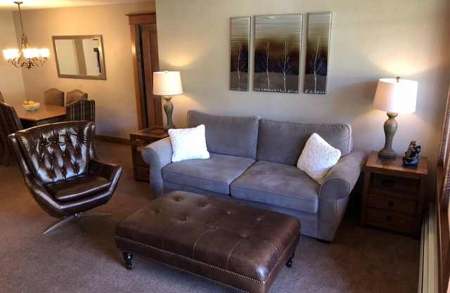 Steps from Lift - Premium 2 bed and 2 bath condo in Mill Club