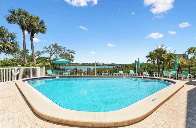 Steps to Beach - Oceanview Townhome - Pool - Game Room- Sleeps 8 - Beach Retreat