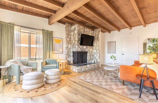 Steps to Beach Manhattan Beach 2 Bedroom Parking