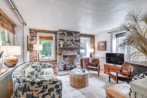 Steps to Delaware Canal Enchanting Stone Cottage!