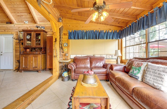 Steps to Lake Okeechobee: Cabin w/Pool Access!