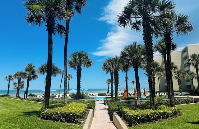 Steps to the Beach! Oceanfront, Ground Floor, Family Friendly