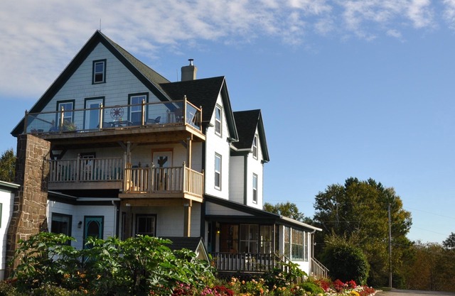 Still Point Lodge & Cottages