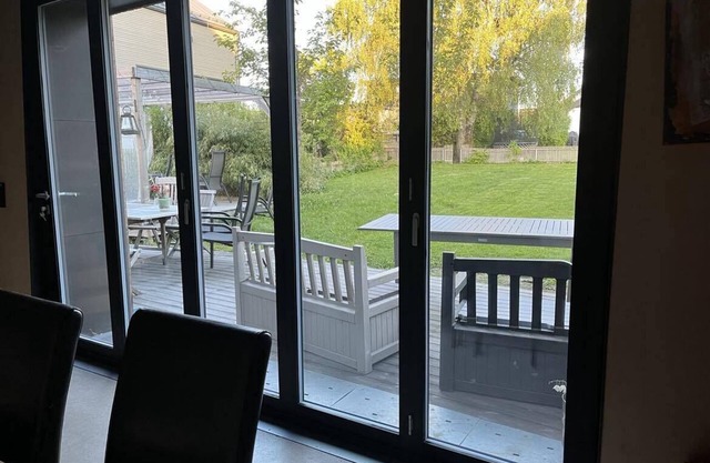 Stilrent, Arkitekttegnet hus med 5 Soverom og Stor, Deilig Hage for 8-10 Pers