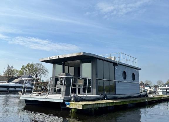Stoere HOUSEBOAT op toplocatie!
