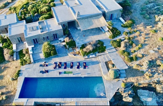 Stone architect villa, 6 suites, swimming pool at the top of the hill