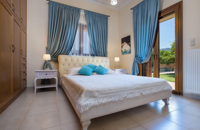 Stone built villa Anerocurù with ample gardens, BBQ, near Chania town and beach