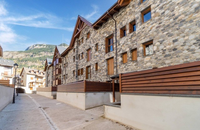 Stone Chalet near Benasque and Scenic Lake