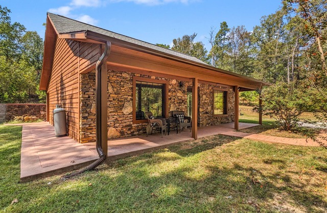 Stone Cottage - with OPTIONAL Hot Tub