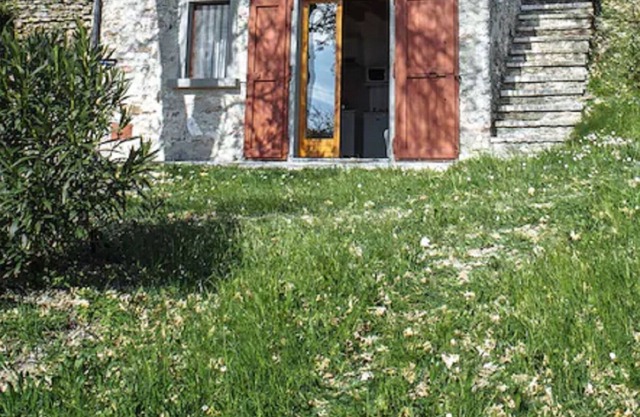 Stone cottage with amazing Lake Garda view away from it all