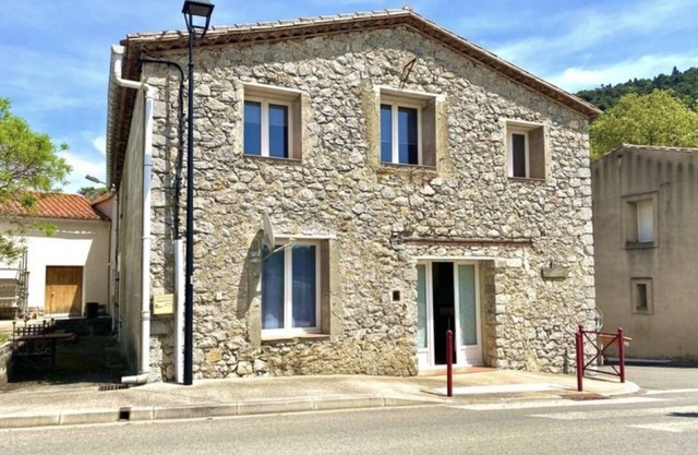Stone country house in a quiet, natural setting in the Hautes Corbières