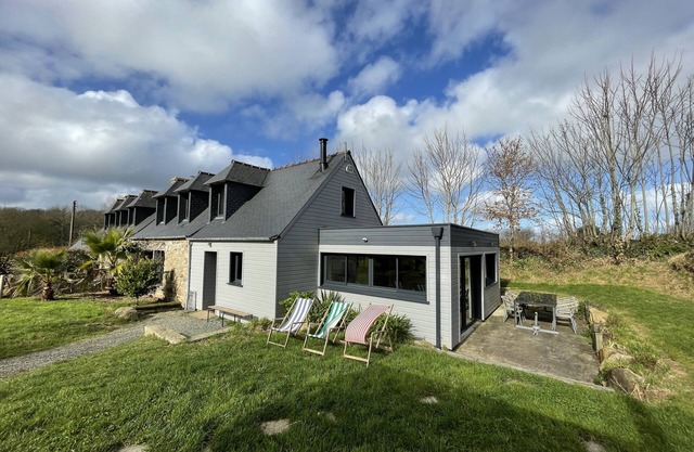 Stone farmhouse for 10 people with heated swimming pool